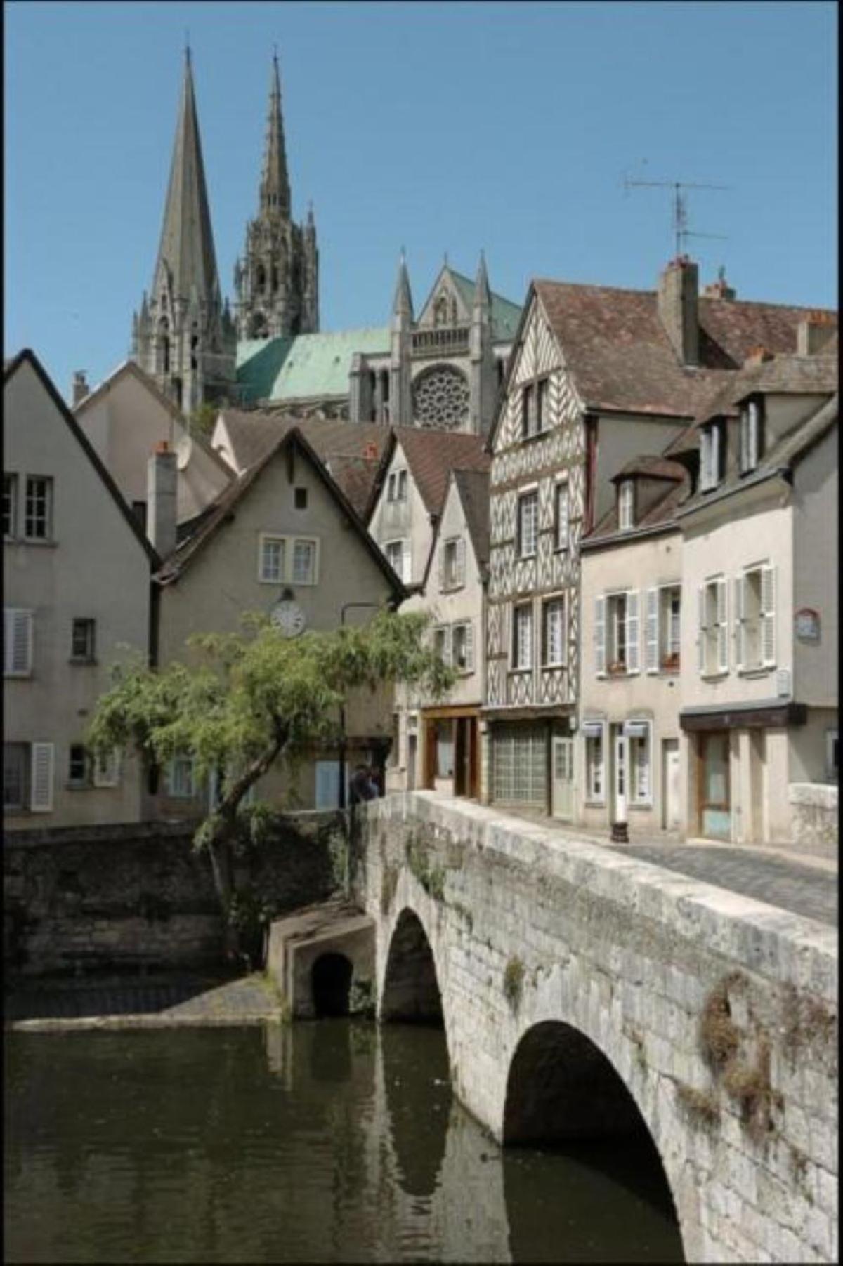 B&B Hotel Chartres Centre Cathedrale 3 Etoiles Exteriör bild
