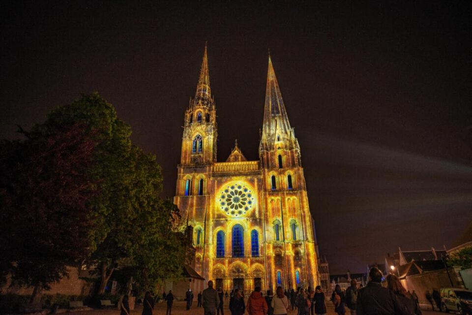 B&B Hotel Chartres Centre Cathedrale 3 Etoiles Exteriör bild